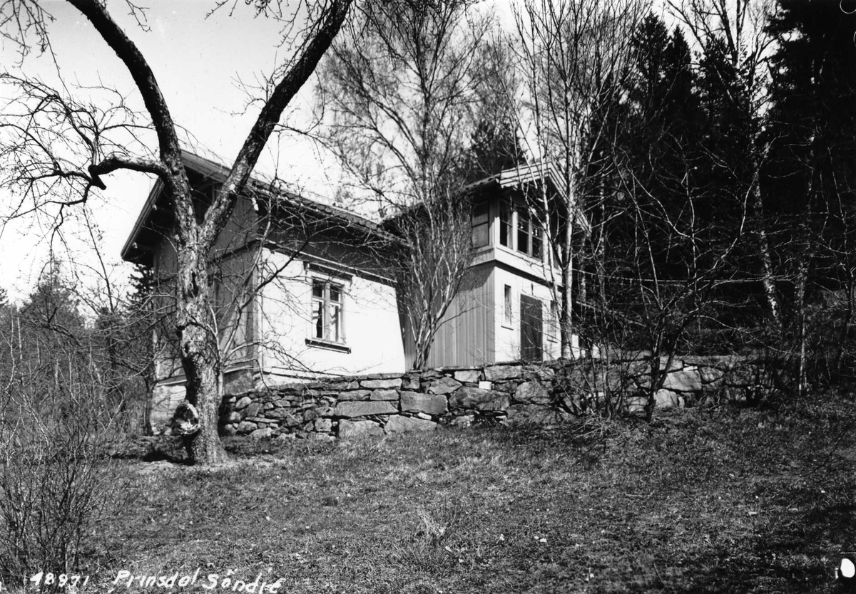 Anders Beer Wilse, Søndre Prinsdal gård, Oslo, Østre Aker. Våningshuset sett fra hagen. Gården er også kalt Nedre Prinsdal.