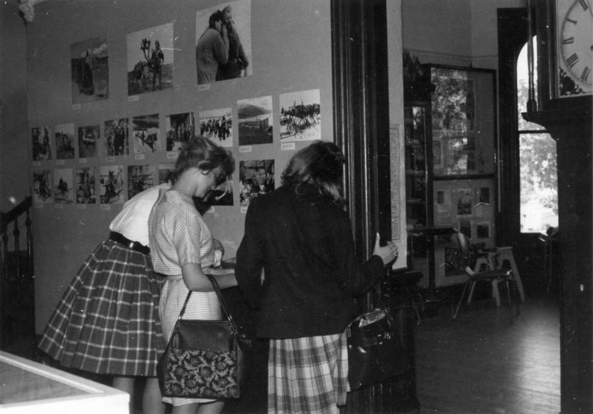 Virginia Raymond Davidson, Tre personer på samisk utstilling i California 1963.