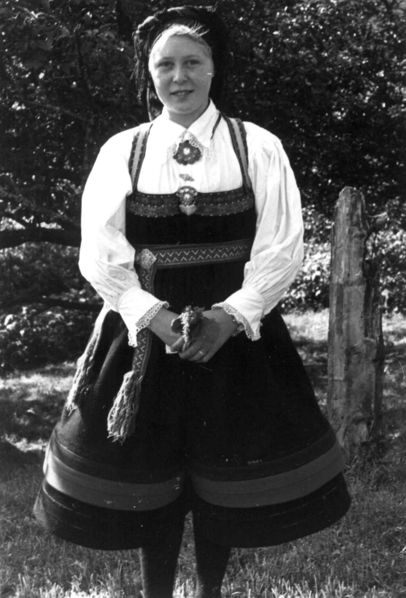 Anna Grostøl, Valle 1939. Portrett av barnebarnet til Gunnhild Viki.