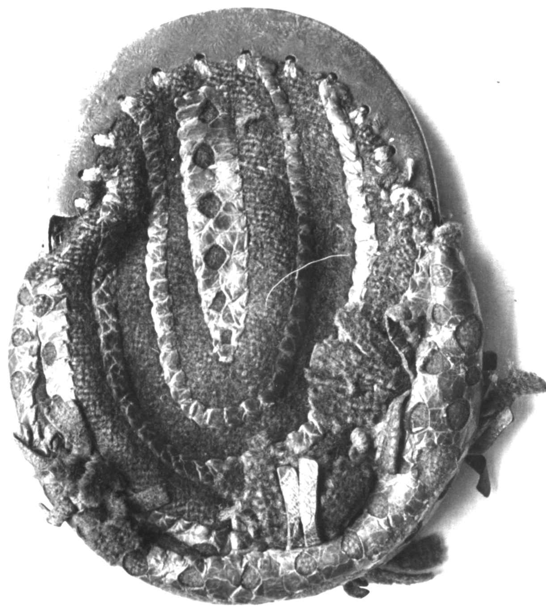 Anna Grostøl, Pung av grønt ullstoff med påsydde skinnstrimler. Feragen, Rørosbygdene, Røros, Sør-Trøndelag 1939.