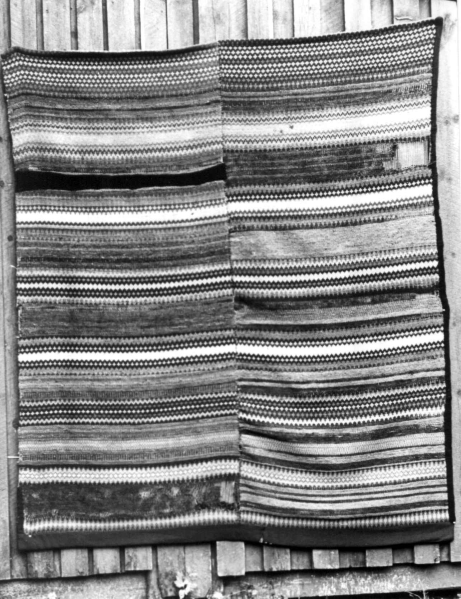 Anna Grostøl, Iveland, Vest-Agder 1941. Teppe, krokbragd.