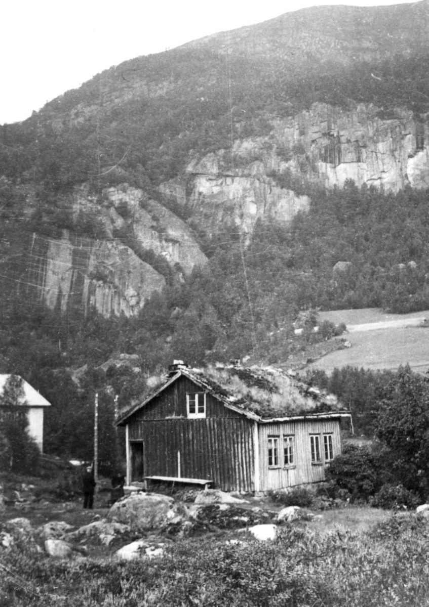 Anna Grostøl, Hjemmet til Anna Maria og Gunnar Håbbesland. Hekkfjellet, Eiken 1937.