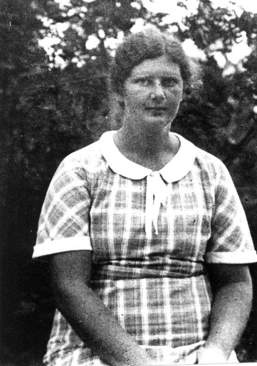 Anna Grostøl, Portrett av Nina Nordbye, Gjerstad 1936.