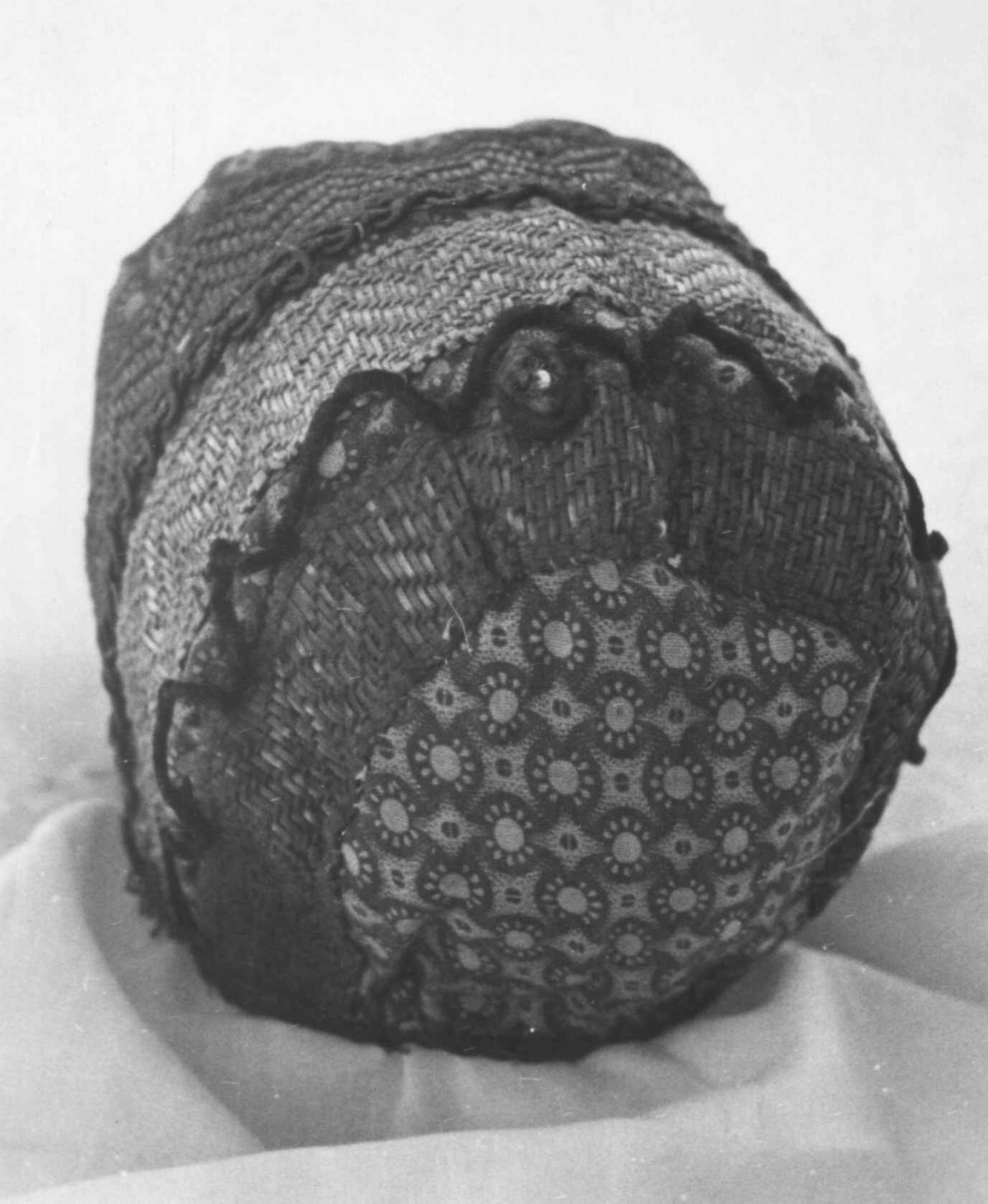 Anna Grostøl, Dåpslue til jente, fra 1901. Åseral, Vest-Agder 1943.