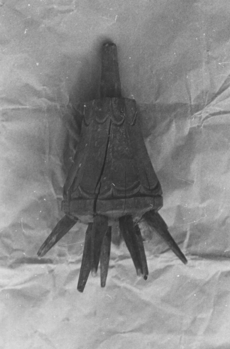 Anna Grostøl, Rokkehode til rokk. Åseral, Vest-Agder 1943.