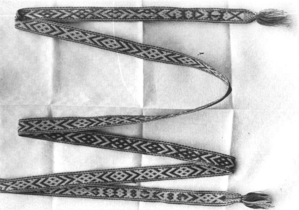 Anna Grostøl, Vevd bånd. Rostadal, Målselv, Troms 1940-årene.