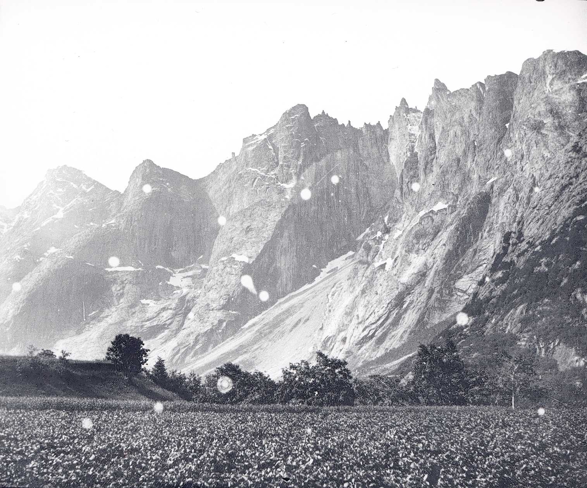 Tom Kent, Romsdalen mot Trollveggen, Møre og Romsdal.