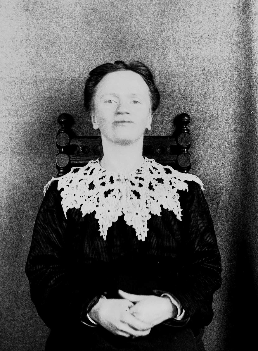 Axel Quinsgaard Wiborg, Portrett av Margrethe Q. Wiborg, Digerud, Frogn, Akershus, februar 1907. Fotografens kone.