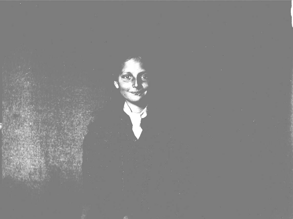 Axel Quinsgaard Wiborg, Portrett av Gudrun Q. Wiborg, ant. i Prinsens gate 23, Oslo, 1906.