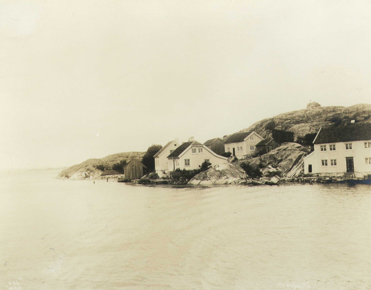 Anders Beer Wilse, Kystparti med trehus, Brekkestø, Lillesand, Aust-Agder.