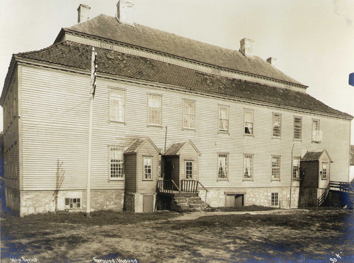 Anders Beer Wilse, Hovedbygning sett fra baksiden, Husan, Farsund, Vest-Agder. Husan benyttes nå som rådhus. Fotografert 1912.
