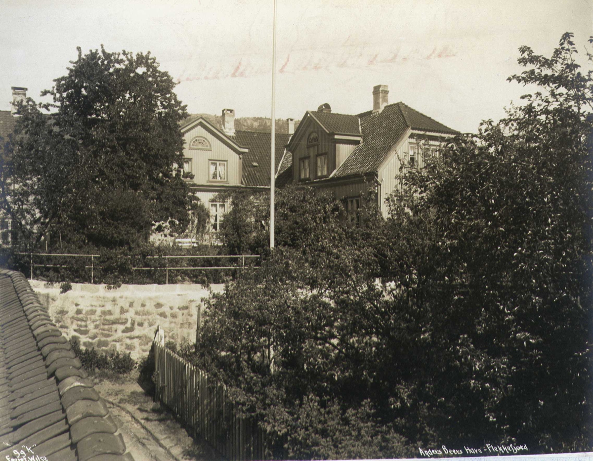 Anders Beer Wilse, Anders Beers hus og hage, Flekkefjord, Vest-Agder. Fotografert 1912.