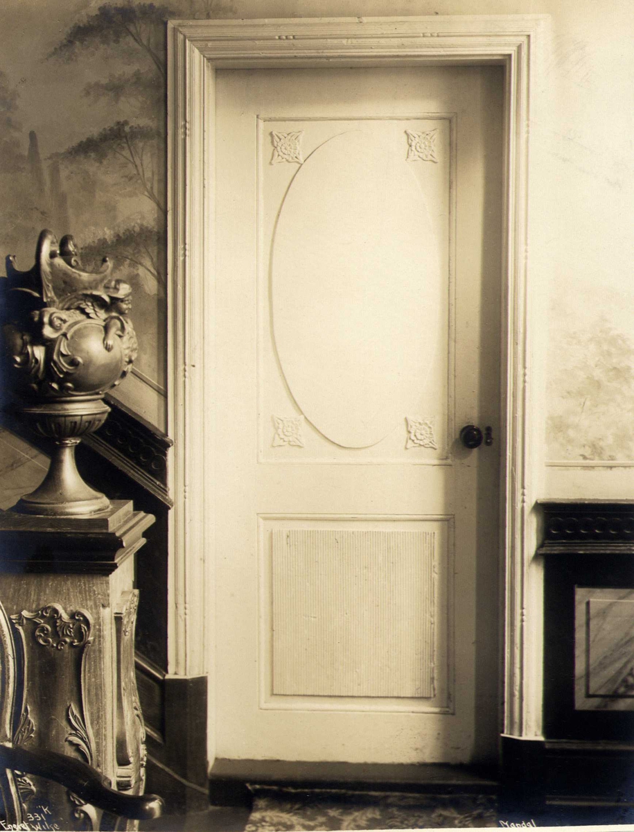 Anders Beer Wilse, Dør, Halse, Mandal, Vest-Agder. Fotografert 1912. Konsul Bugges villa.