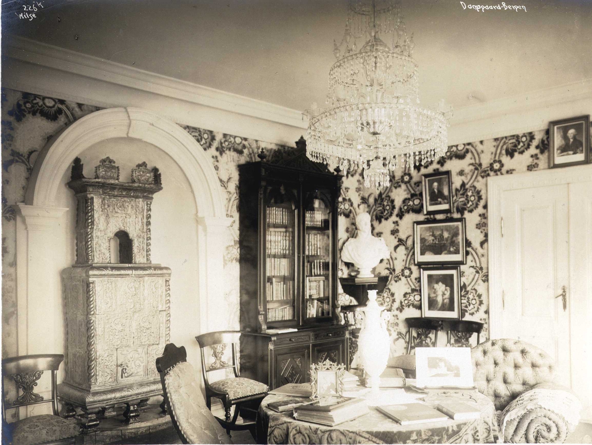 Anders Beer Wilse, Stuens interiør, Damsgård hovedgård, Bergen, Hordaland. Fotografert 1912.