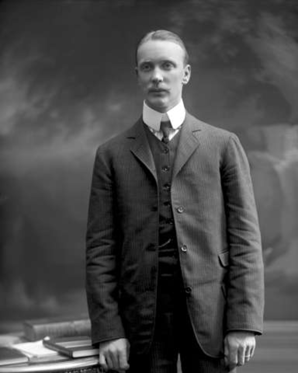 Gustav Borgen, Portrett, mann i mørk dress. Hr verkseier Rosenvinge.