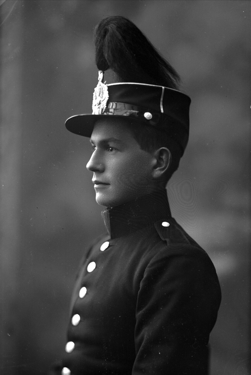 Gustav Borgen, Portrett, mann i kadettuniform.