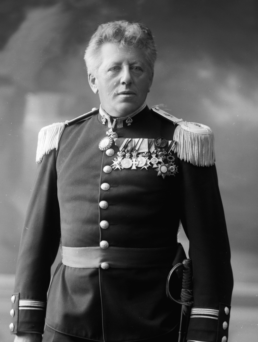 Gustav Borgen, Portrett, komponist Ole Olsen i uniform.