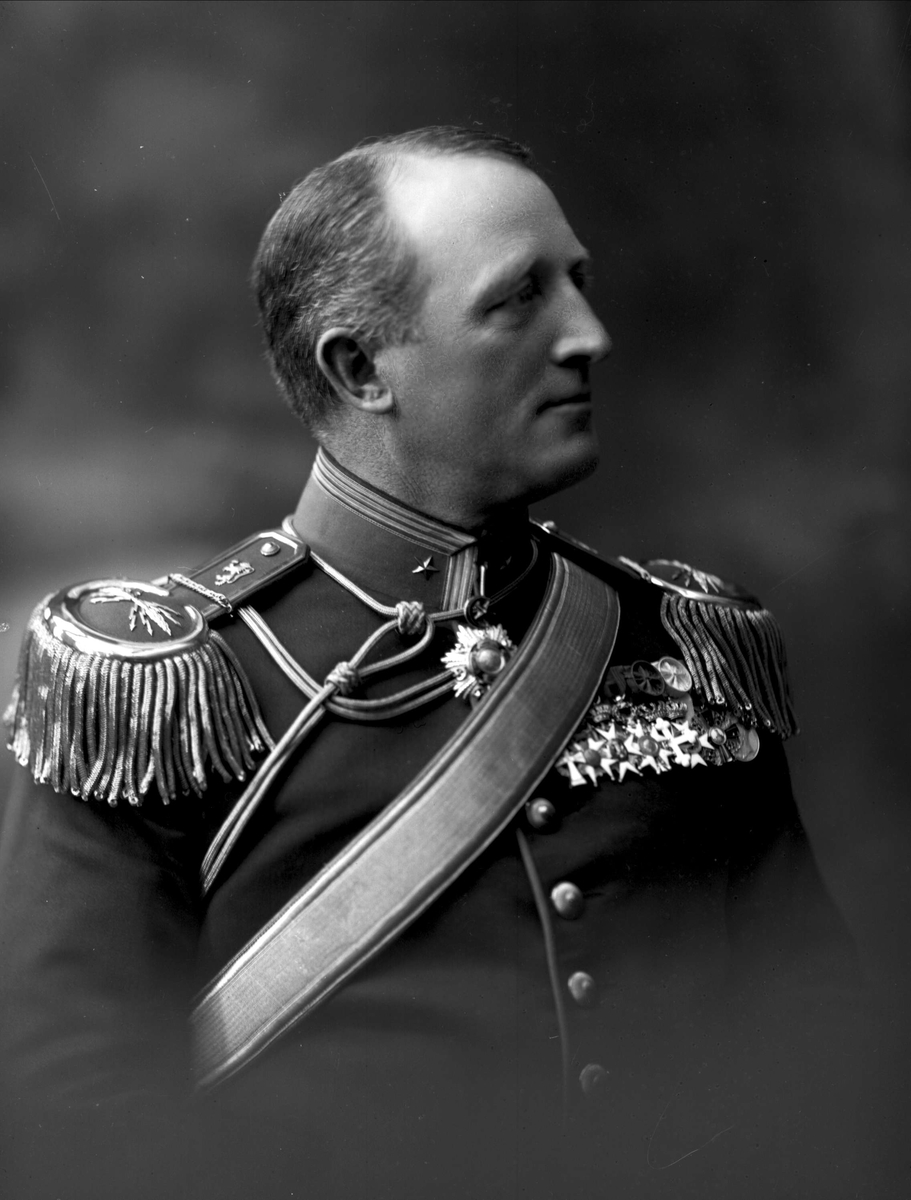Gustav Borgen, Portrett, Johan Tidemann Sverre, (1867-) i uniform som major.