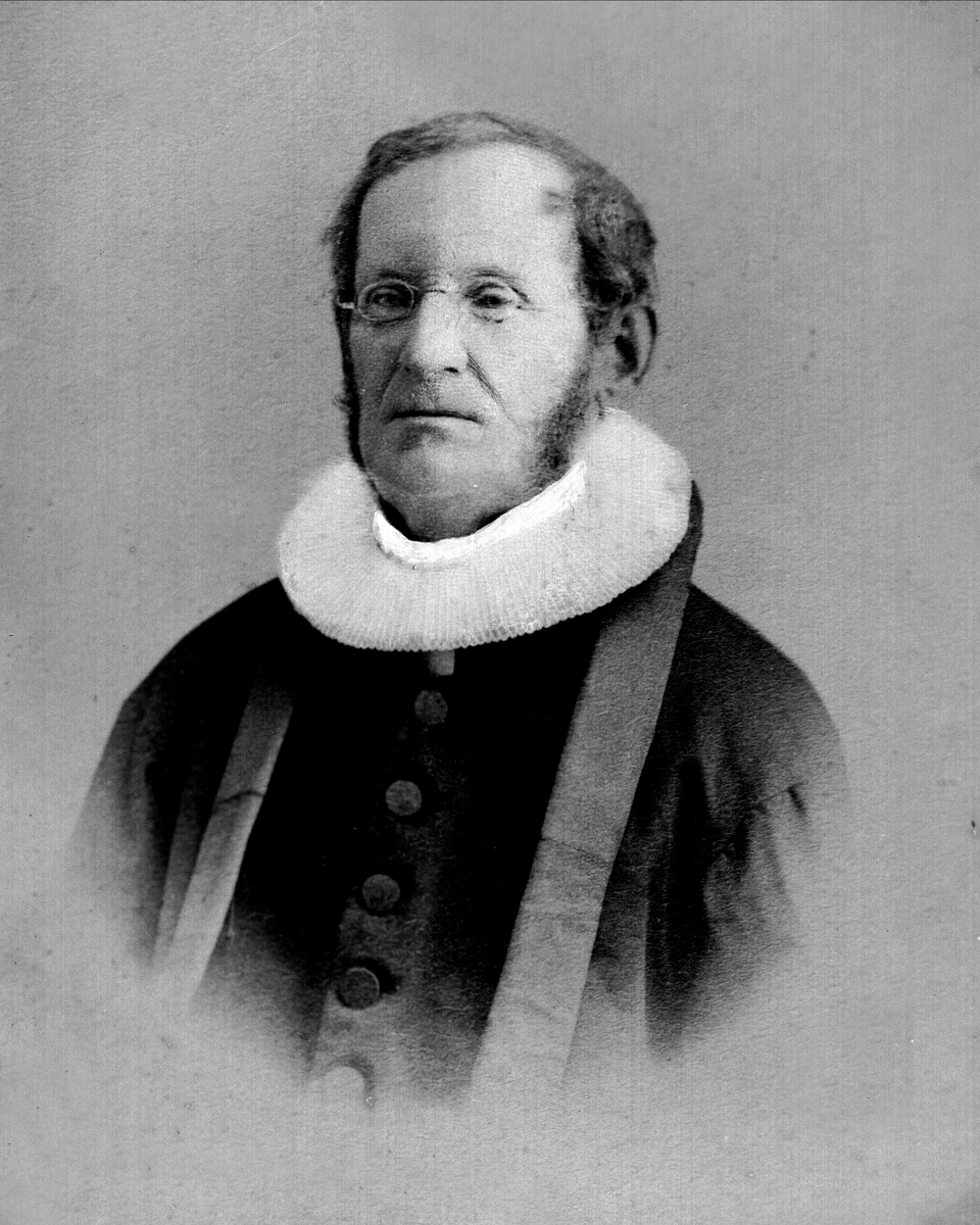 Gustav Borgen, Avfotografering. Avfotografert portrett, prest.