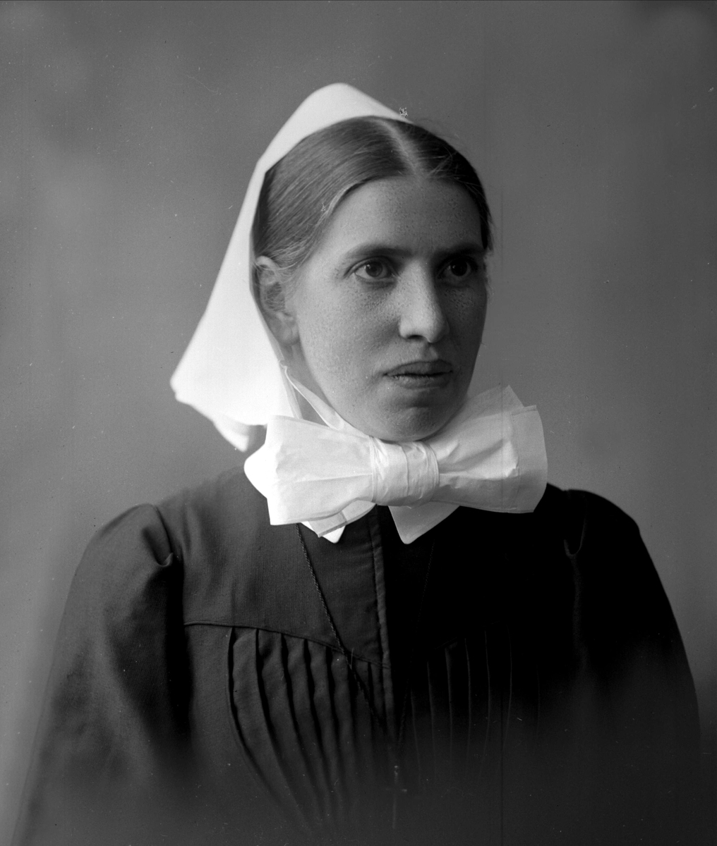 Gustav Borgen, Portrett, sykepleier, diakonisse. Søster Alma Jensen.