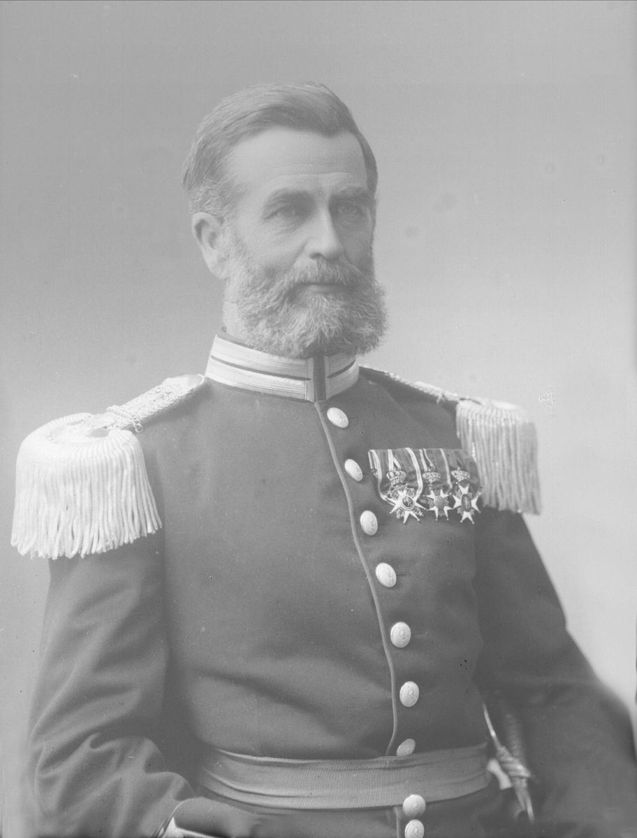 Gustav Borgen, Portrett, Olaf Wilhelm Petersen (1841-1909), i uniform.