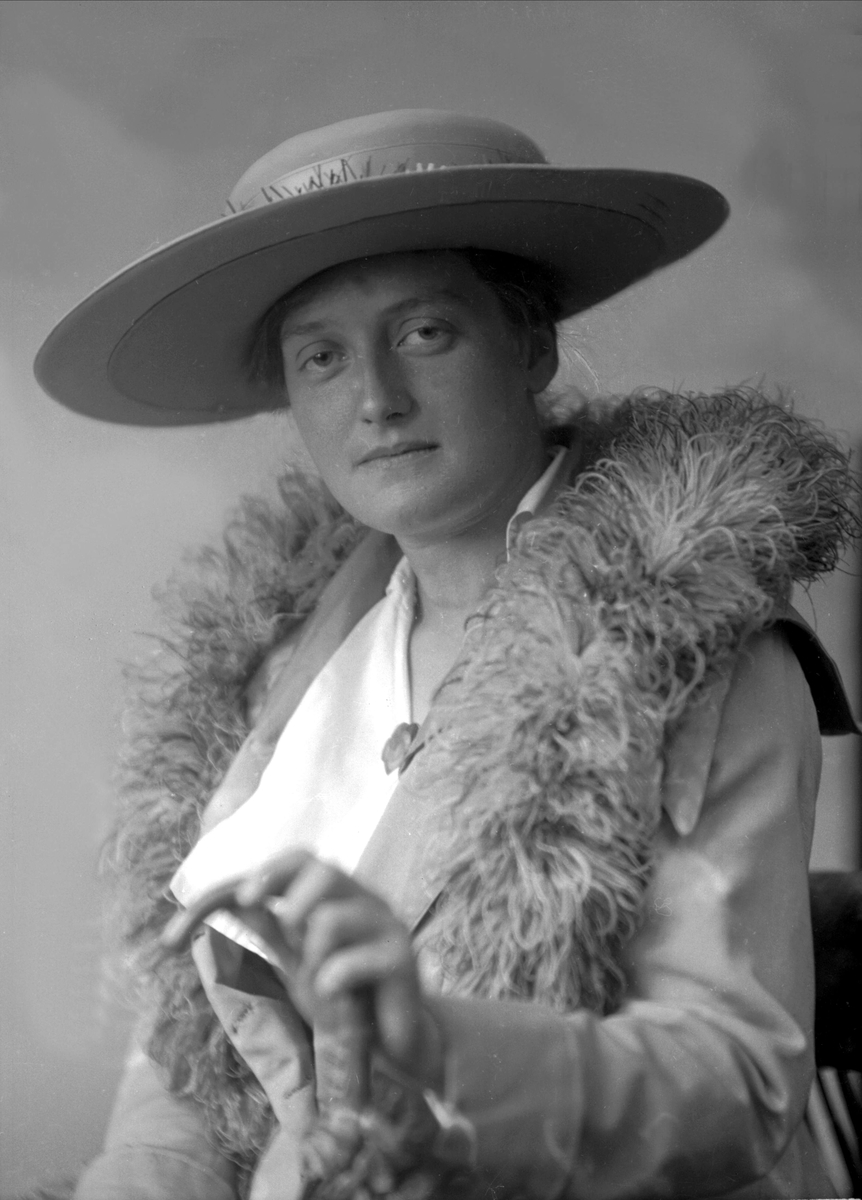 Gustav Borgen, Portrett av Dorothea 'Thea' Sontum, gift senere med rådhusforvalter Georg Benjamin Falsen.