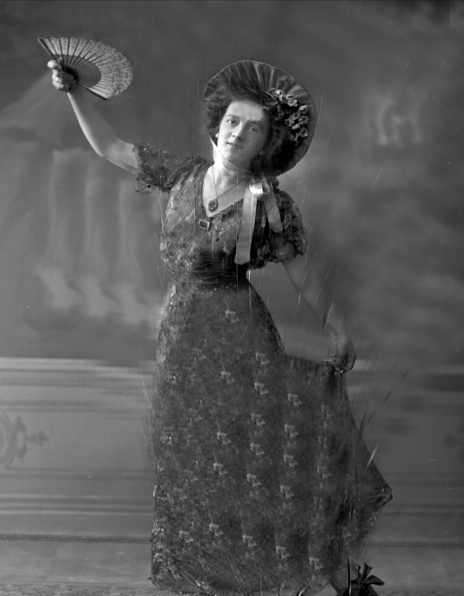 Gustav Borgen, Portrett, Gudrun Klausen, danser, koreograf.