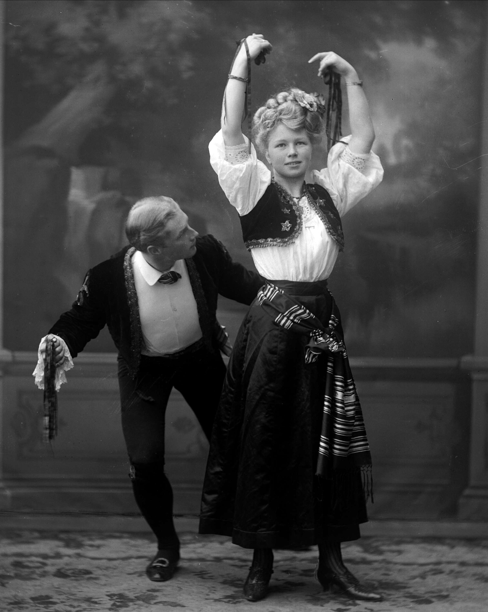Gustav Borgen, Dobbeltportrett, mann og kvinne som spanske dansere.