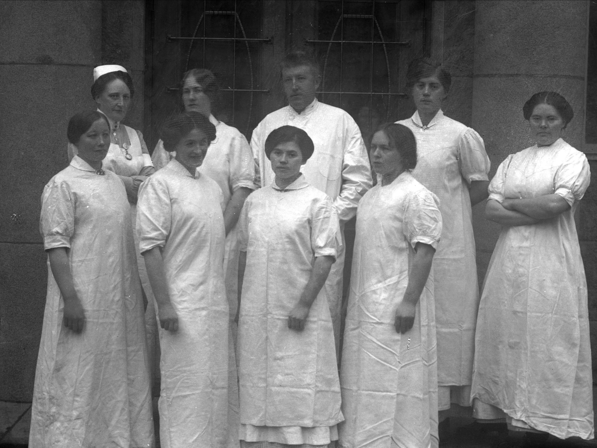Gustav Borgen, Gruppeportrett, kvinneklinikken, Oslo. 1914