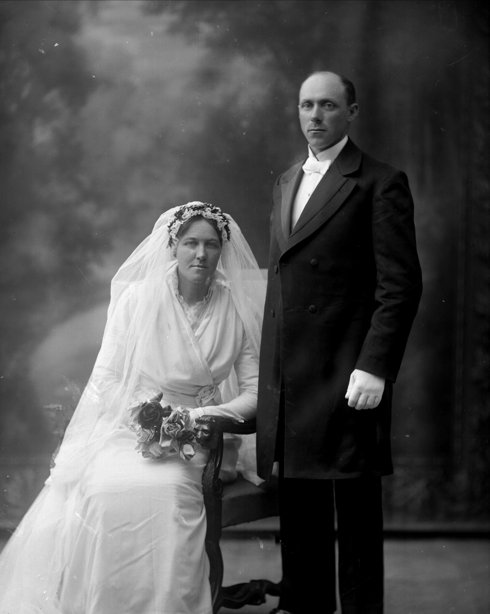 Gustav Borgen, Brudeparet Anna, født Hauger, og Lars Asper.