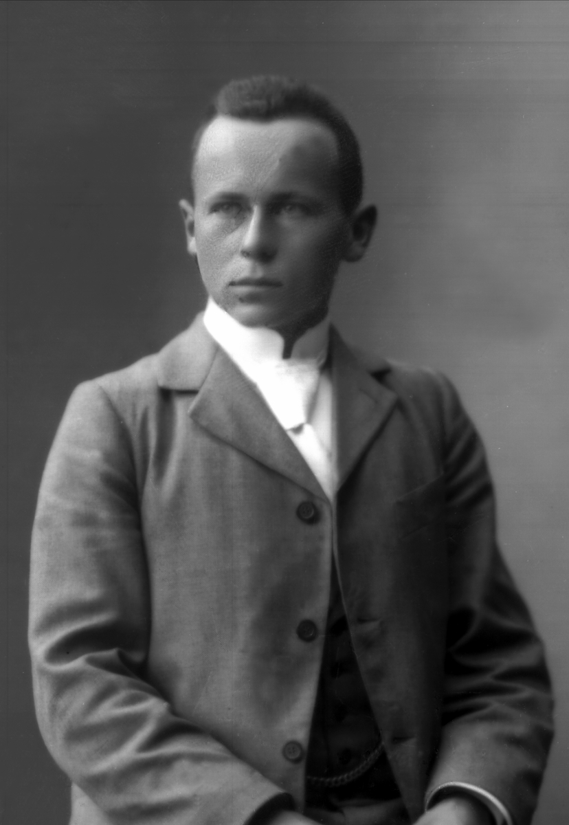 Gustav Borgen, NFB.17995