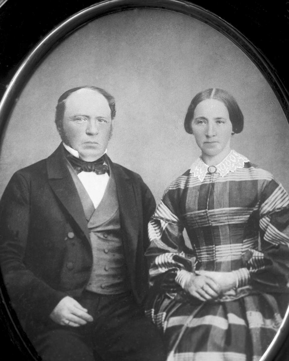Gustav Borgen, Avfotografering. Gruppeportrett, ektepar. Daguerreotypie?