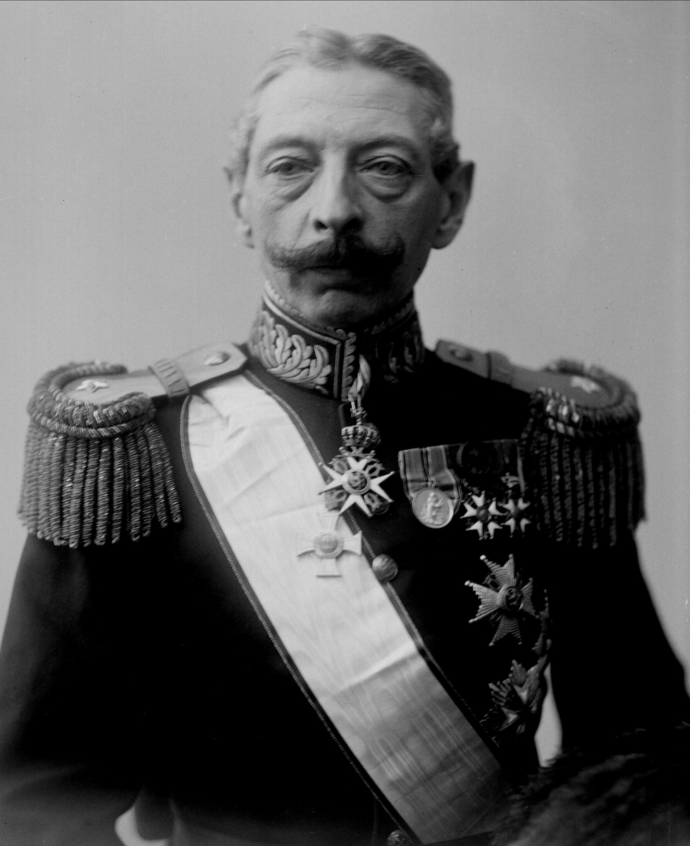 Gustav Borgen, Portrett, Sigwald Bull i uniform.