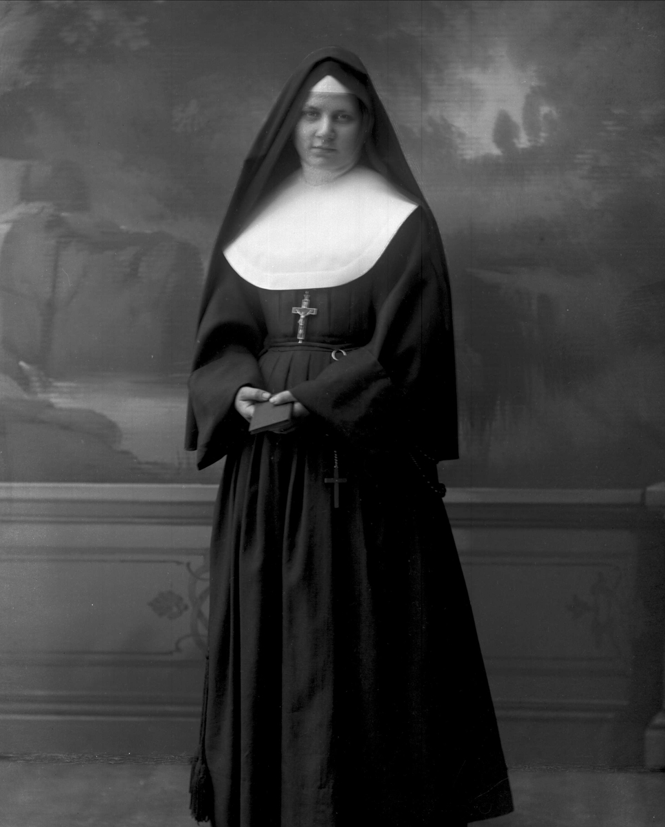 Gustav Borgen, Portrett, nonne. Søster Angela.