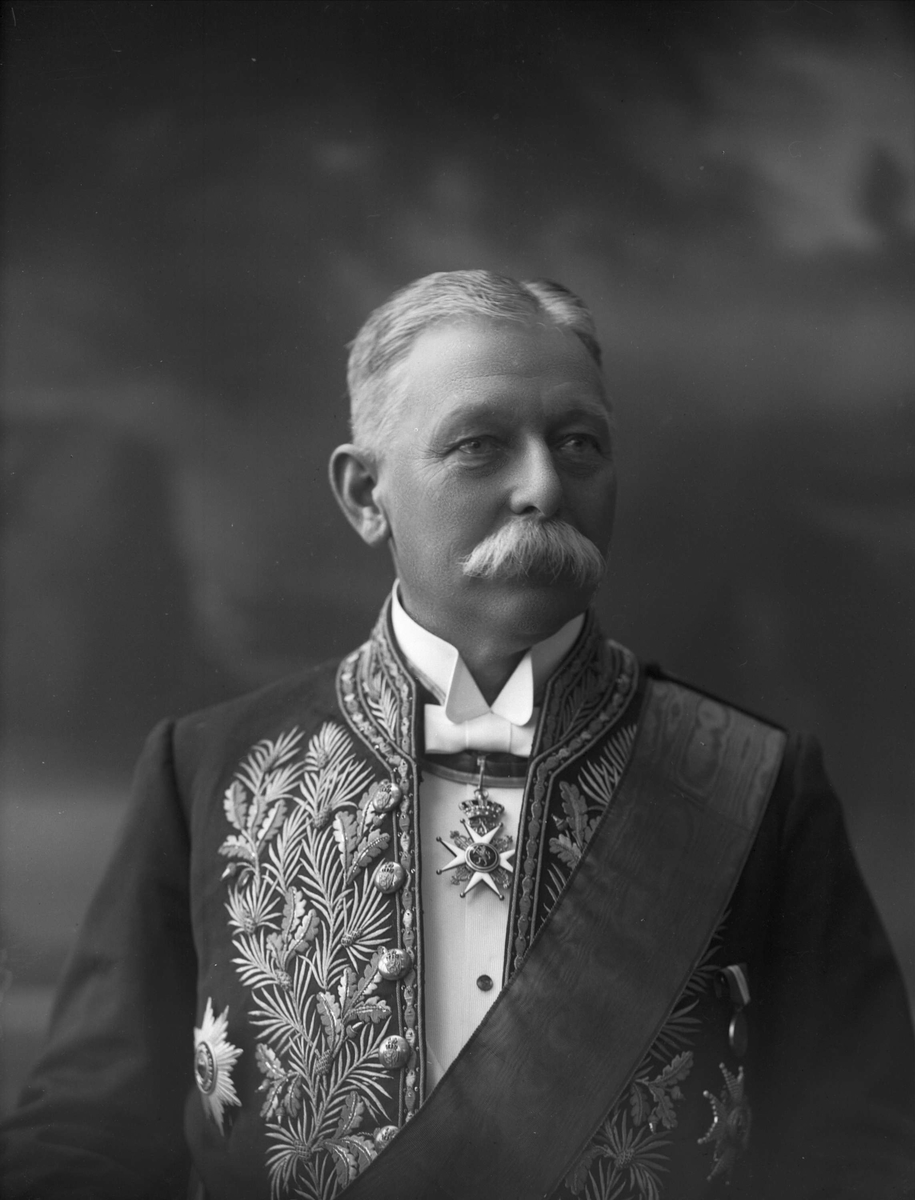 Gustav Borgen, Portrett, Nicolai Christian Grove Prebensen (1850-1930). i uniform som sendemann i den norske utenrikstjeneste som reglementert fra 1906 til 1923.