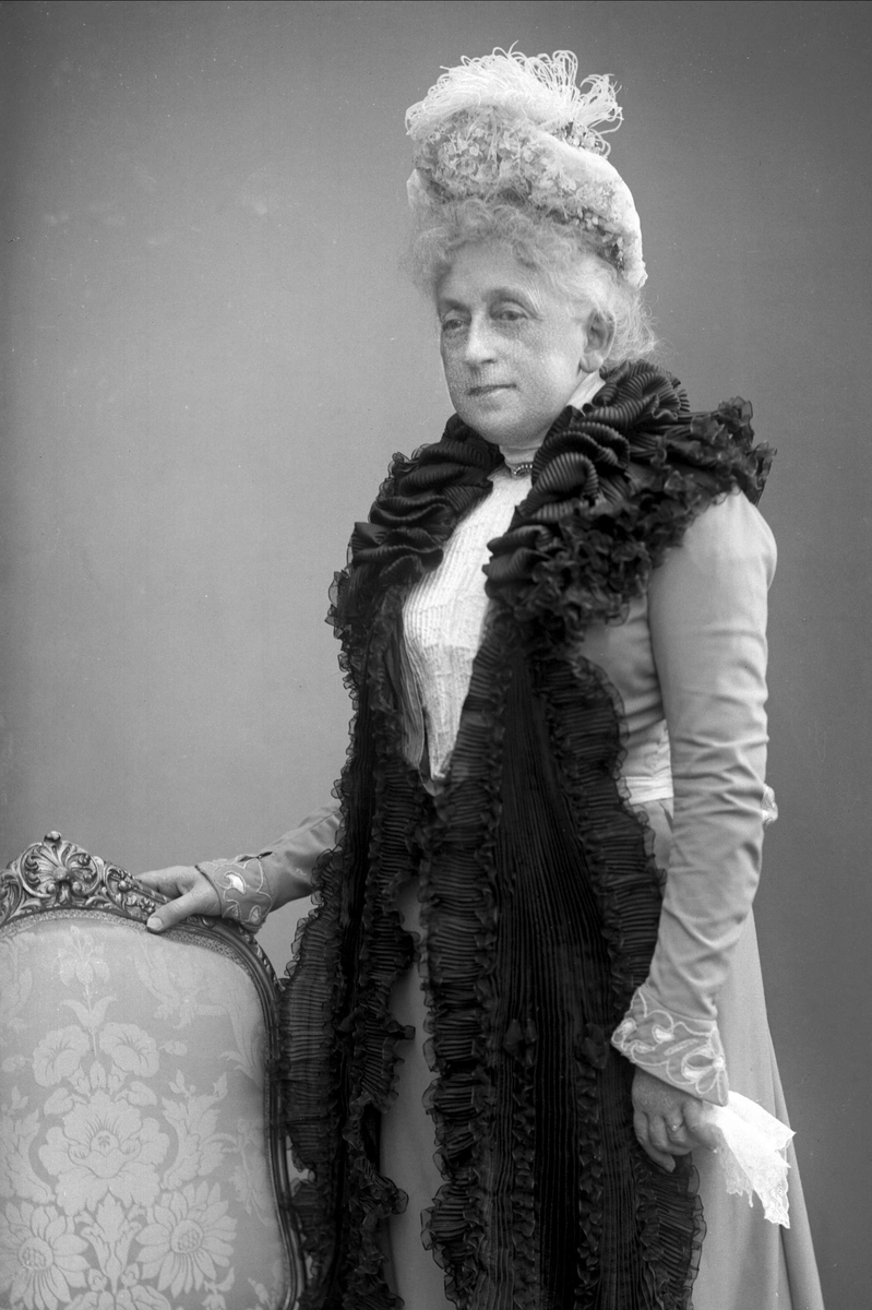 Gustav Borgen, Portrett, Julie Marie Lundh (1845-1921), født Warmuth, gift i 1866 med Otto Carl Claudius Lundh (1833-96), bror av S. H. Lundh.