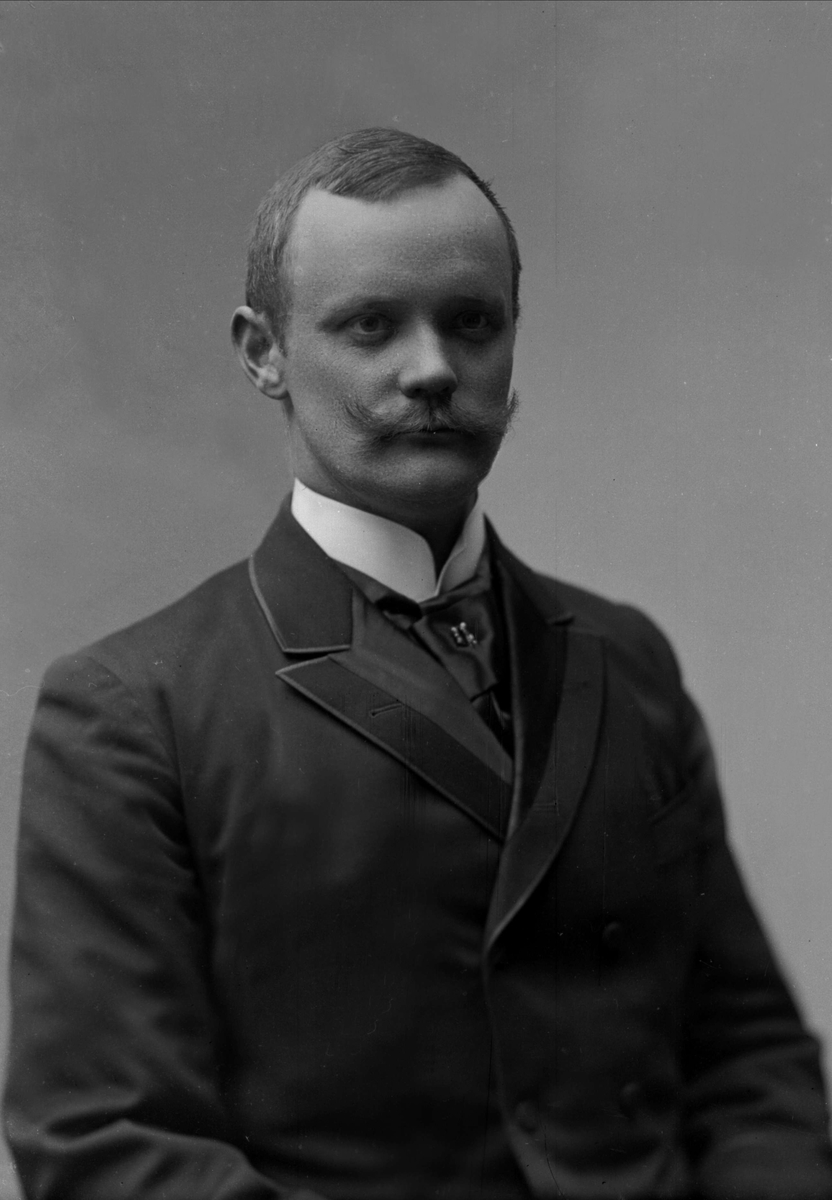 Gustav Borgen, Portrett, Karl Ingvar Nandrup, født 1864, i sivil.