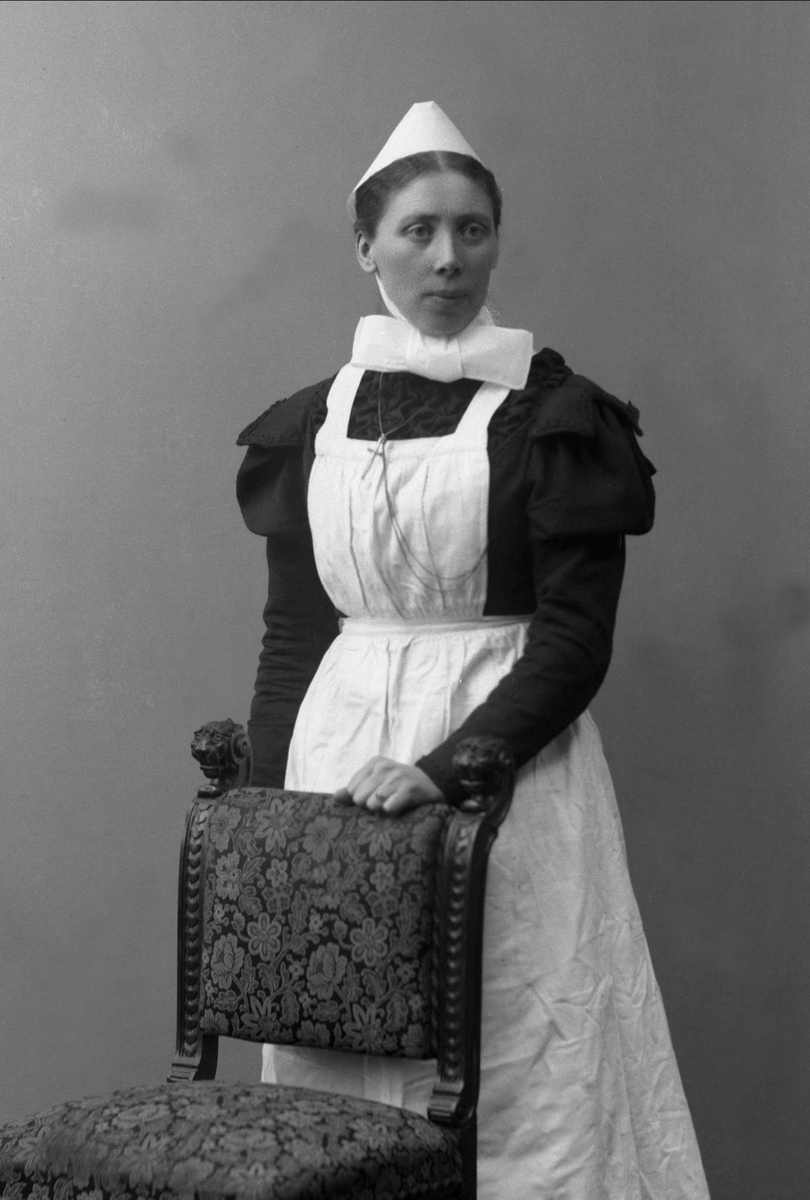 Gustav Borgen, Portrett, sykepleier, søster Runde.
