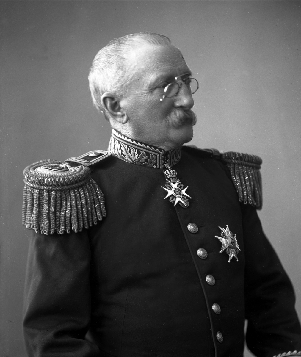 Gustav Borgen, Portrett, Hans Wilhelm Dopp Mandall Keilhau, i uniform som generalmajor og generalintendant.
