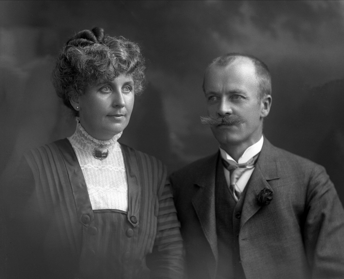 Gustav Borgen, Gruppeportrett, Axel Damman og hustru Gunhild Marie.