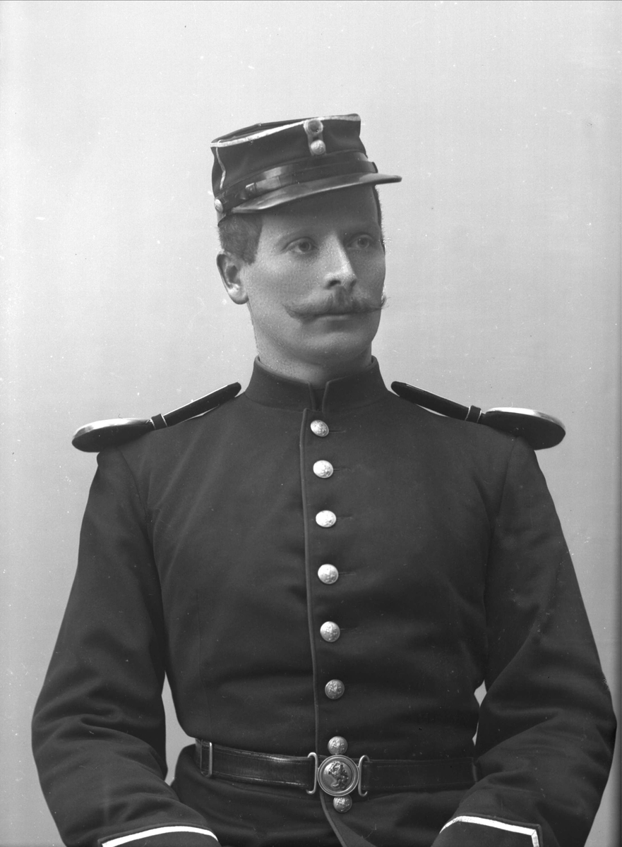 Gustav Borgen, Portrett, mann i kadettuniform.
