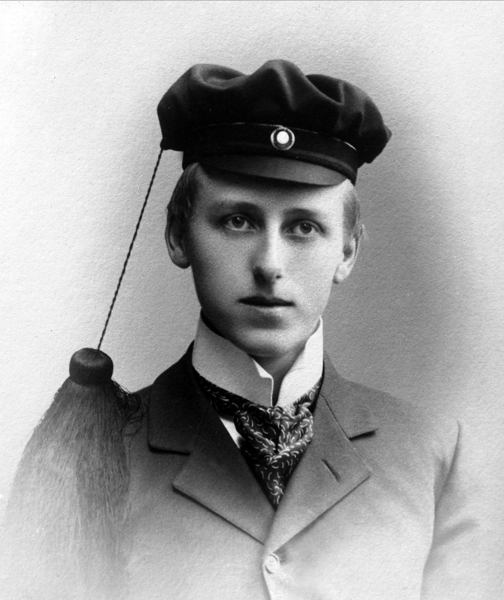 Gustav Borgen, Portrett, mann med studentlue. Student Elison.