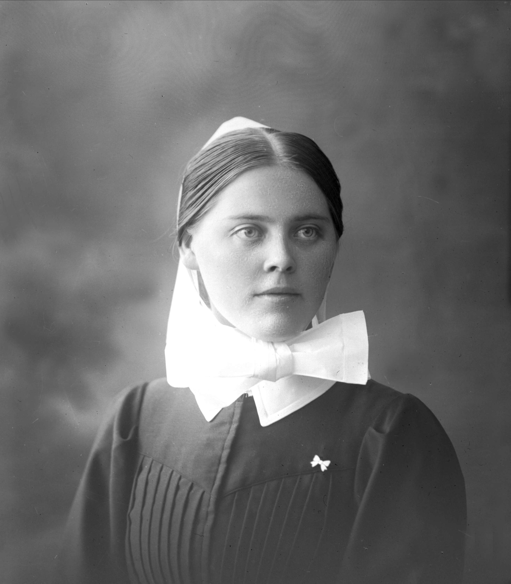 Gustav Borgen, Portrett, sykepleier, søster Gunda Albretsen.