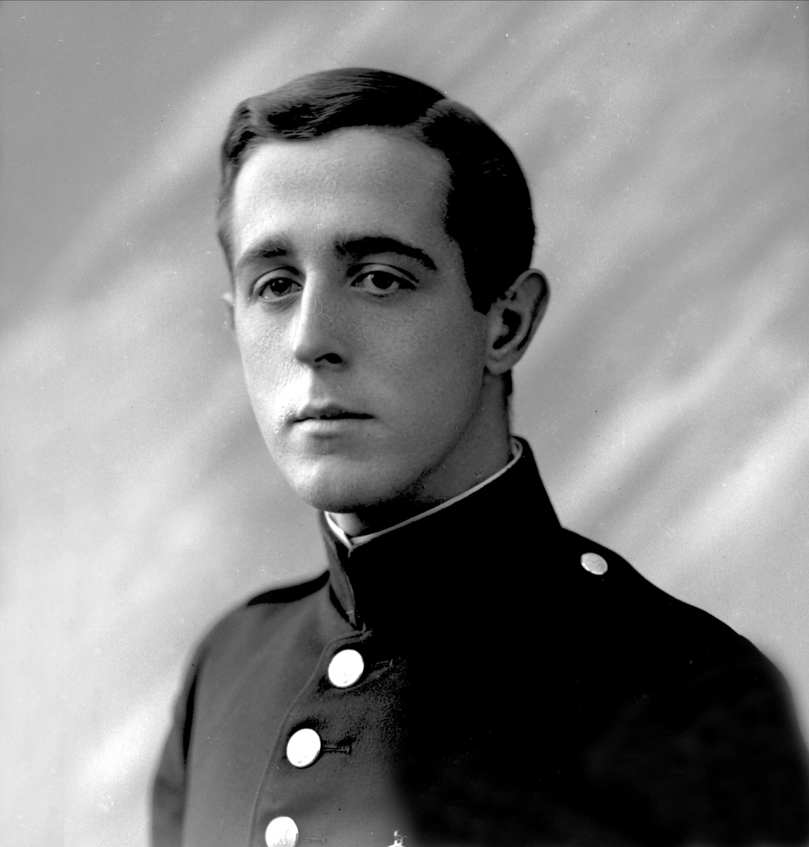 Gustav Borgen, Portrett, mann i kadettuniform.