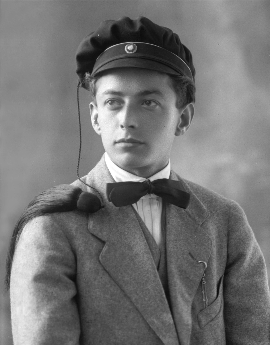 Gustav Borgen, Portrett, mann med studentlue. Øyvind Aasland.