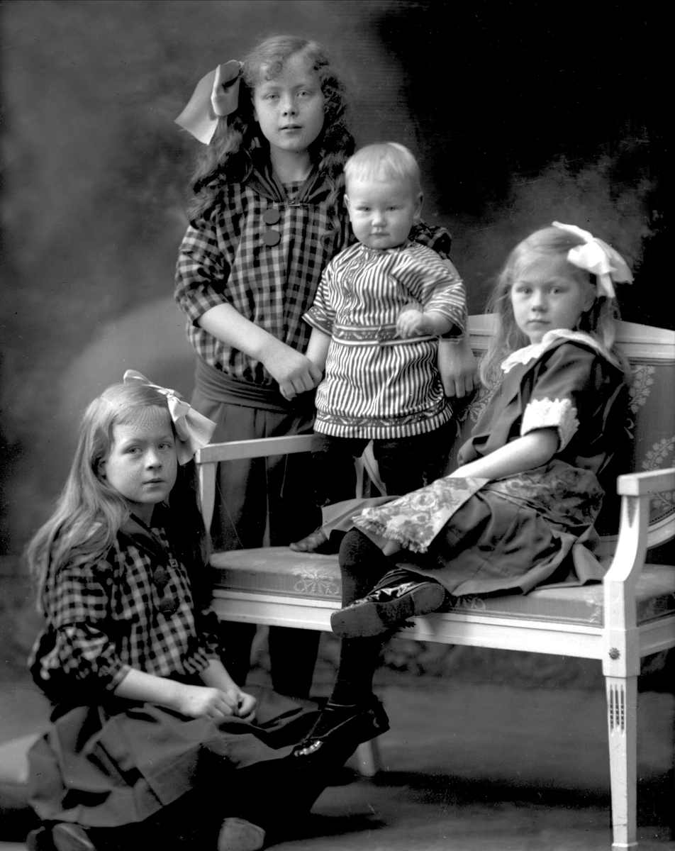 Gustav Borgen, Gruppeportrett, Hjalmar Collett Müllers barn.
