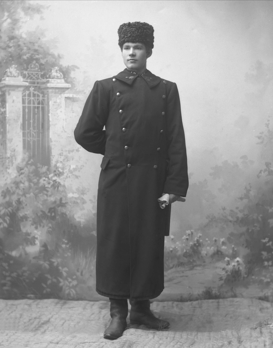Gustav Borgen, Portrett, mann i uniform. Vaagebøe som politikonstabel ved Oslo politikammer.