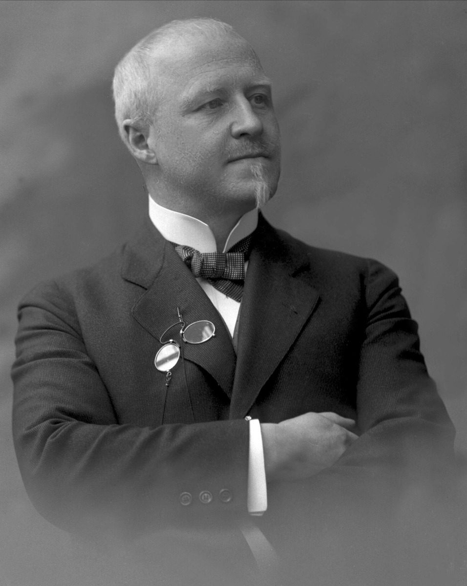 Gustav Borgen, Portretter, mann i dress, høyesterettsadvokat Onsager.