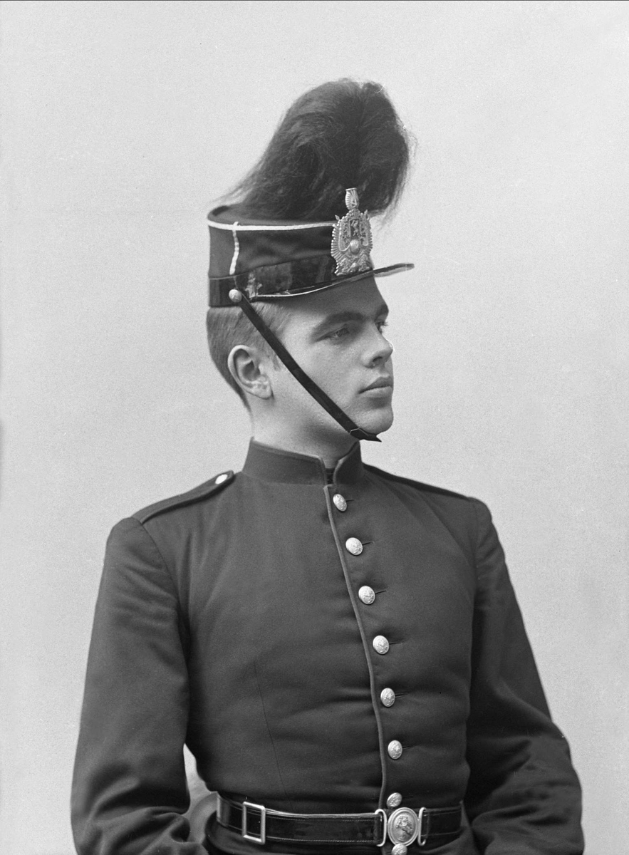 Gustav Borgen, Portrett, mann i kadettuniform.