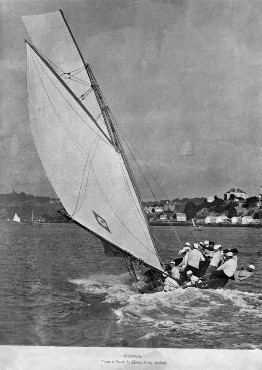 Gustav Borgen, Avfotografering. Seilbåt med stort mannskap.